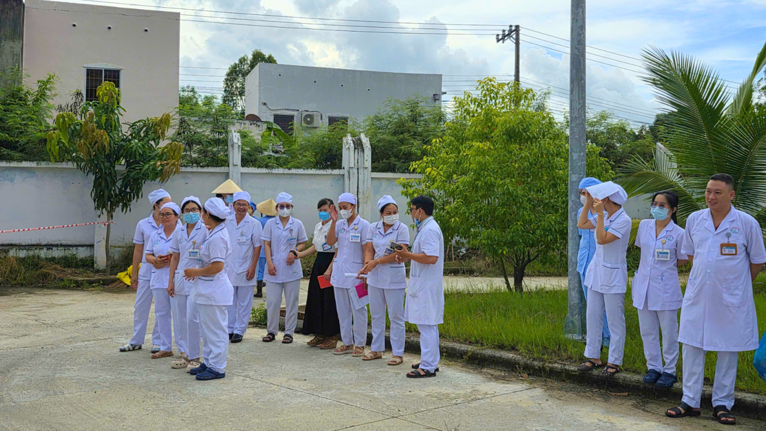 Đại diện các khoa, phòng tham gia quan sát quá tình diễn tập
